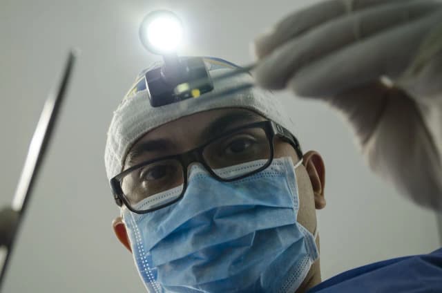 Ile kosztuje znieczulenie u dentysty prywatnie? Sprawdź, jak uniknąć wysokich kosztów!